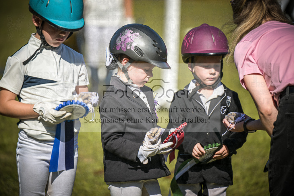 DOS_0547 | Entdecke hochwertige Reitturnierfotos von Foto Oger. Professionell, emotional und authentisch – jetzt Lieblingsmomente im Shop bestellen.Deutschlandweite Turnierfotografie. - Realisiert mit Pictrs.com