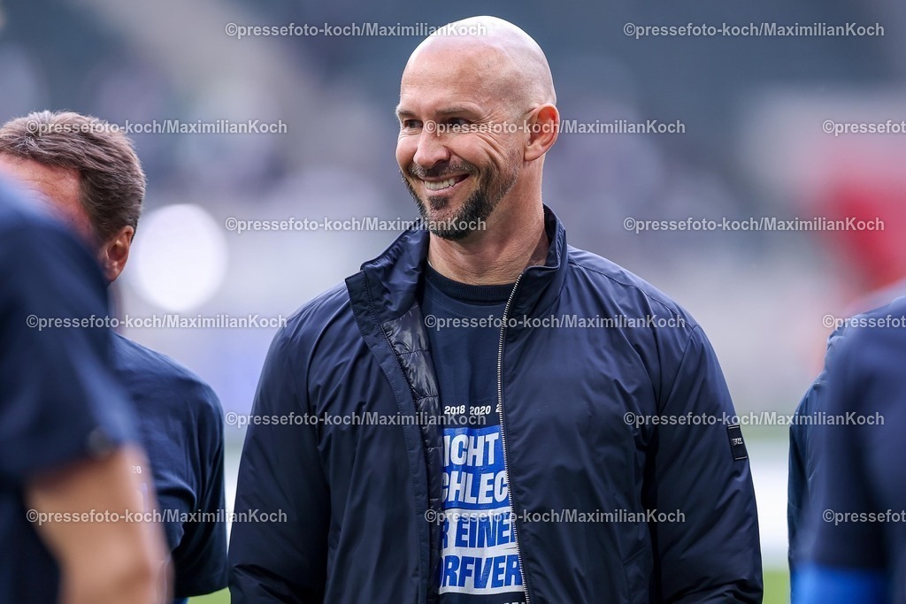 BMG16052601103 | 16.05.2026, Fußball, Borussia Mönchengladbach - TSG 1899 Hoffenheim, 1. Fußball Bundesliga, 34.Spieltag, Borussia-Park, Saison 2025 2026: Cheftrainer Christian Ilzer (TSG Hoffenheim #hc) lachend  DFB regulations prohibit any use of photographs as image sequences and or quasi-video.