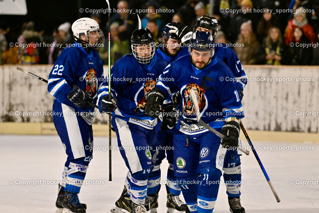 ELV Zauchen vs. EC Tigers Paternion  | Jubel EC Tigers Paternion Mannschaft, #11 Ott Marcel EC Tigers Paternion, #22 Neuschitzer Nino EC Tigers Paternion, #14 Tschurnig Daniel EC Tigers Paternion,  ELV Zauchen vs. EC Tigers Paternion , ELV Zauchen vs. EC Tigers Paternion  am 02.01.2025 in Eisoval Zauchen (Stadthalle Villach), Austria, (Photo by Bernd Stefan)