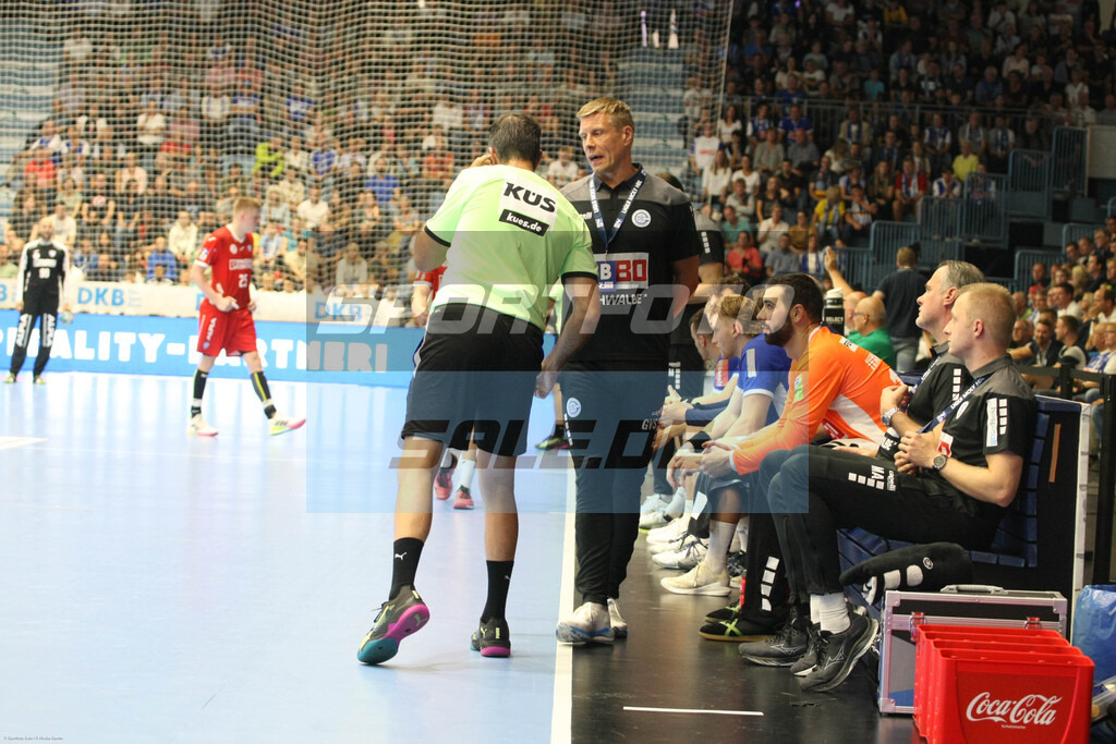 VFL Gummersbach - TBV Lemgo-Lippe | VFL Trainewr Gudjon Valur Sigurdsson - © Sportfoto-Sale (MK) - Realisiert mit Pictrs.com