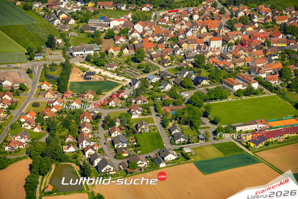 Das Luftbild zeigt Baugebiet Reckendorf - Die Luftaufnahme wurde 2023 vom UL-Flugzeug aus erstellt ( keine Drohne ) - Hochauflösende Luftaufnahme - Für grossformatige Ausdrucke geeignet. Die Geschenkidee !Mit Lizenz und Bildrechte bestellbar