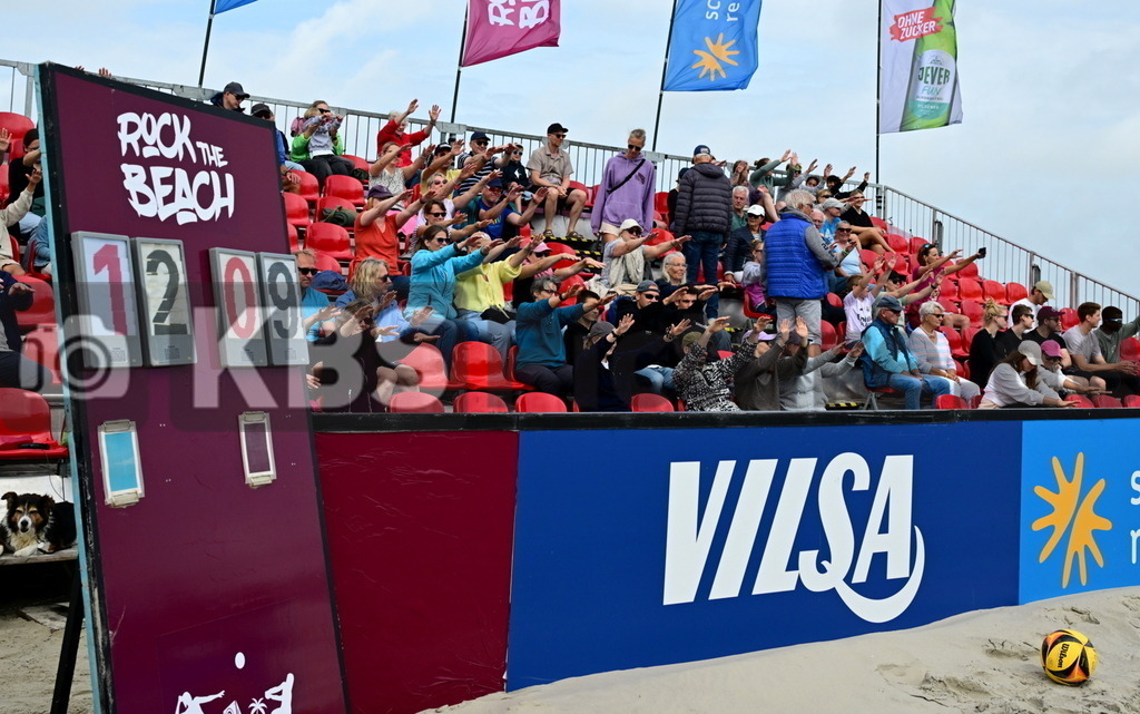 KBS Picture_Rock-The-Beach_Beachvollyball_073 | Spass auf der Tribuene Center Court ,Rock the Beach - die Nationale Beach-Vollyball Serie mit Festival-Charakter auf der Sandbank Strand in Ording vom 04.07. - 06.07.2025 , Qualifikation zur Deutschen Meisterschaft , - Realisiert mit Pictrs.com