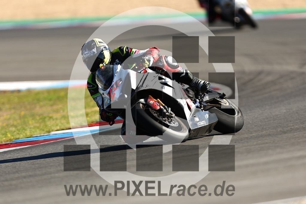 0220-20250830_05145 | Schöne Erinnerungen an spannende Momente - das festzuhalten ist unser Job. PIXELrace.de ist seit 2003 auf den Rennstrecken Europas unterwegs um die Action draußen beim Fahren und die wunderbare Stimmung imm Fahrerlager für euch einzufangen.