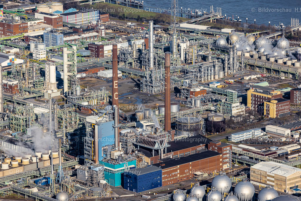 Luftbilder Dormagen -6821 | Technische Anlagen im Industriegebiet Chempark Dormagen im Ortsteil Chorweiler in Köln im Bundesland Nordrhein-Westfalen. Der Produktionsschwerpunkt des Standorts liegt auf der Entwicklung und Herstellung von Pflanzenschutzmitteln, Polymeren, Kunststoffen und Kautschuken - Realisiert mit Pictrs.com