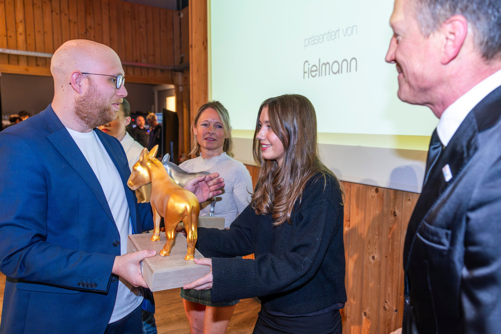 top-top.de 260306-123 | Foto, Video, Fotografie, Videografie, Fotobox, DJ, Discjockey, Musik, Musikbox, Veranstaltung, Photobooth, Amazon, Ebay, Buchtipp, Bestseller, Autor, Verlag, Buch, Wesel, Hamminkeln, NRW, Dinslaken, Rees, Drohne, Hochzeit, Party, Fotobox, Wesel, Fotograf