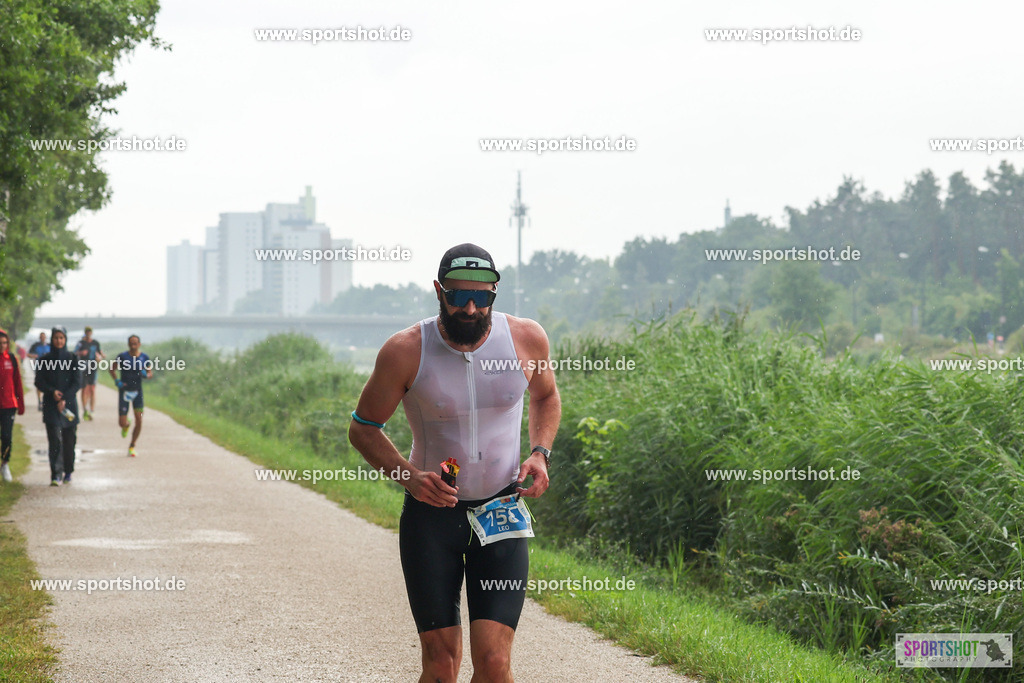LUR_1146 | 34. M-net Erlanger Triathlon 2025 #erlangertriathlon  #mnettriathlon2025 #mnettriathlon #team #olympischedistanz #mitteldistanz #triathlon #maindonaukanal  #erlangertriathlon2025 #yourpictrs #tv1848 #tv1848erlangen  #triathlonbayern #sportinerlangen #demsportverbunden #sportshot_your_pictrs Copyright: www.sportshot.de