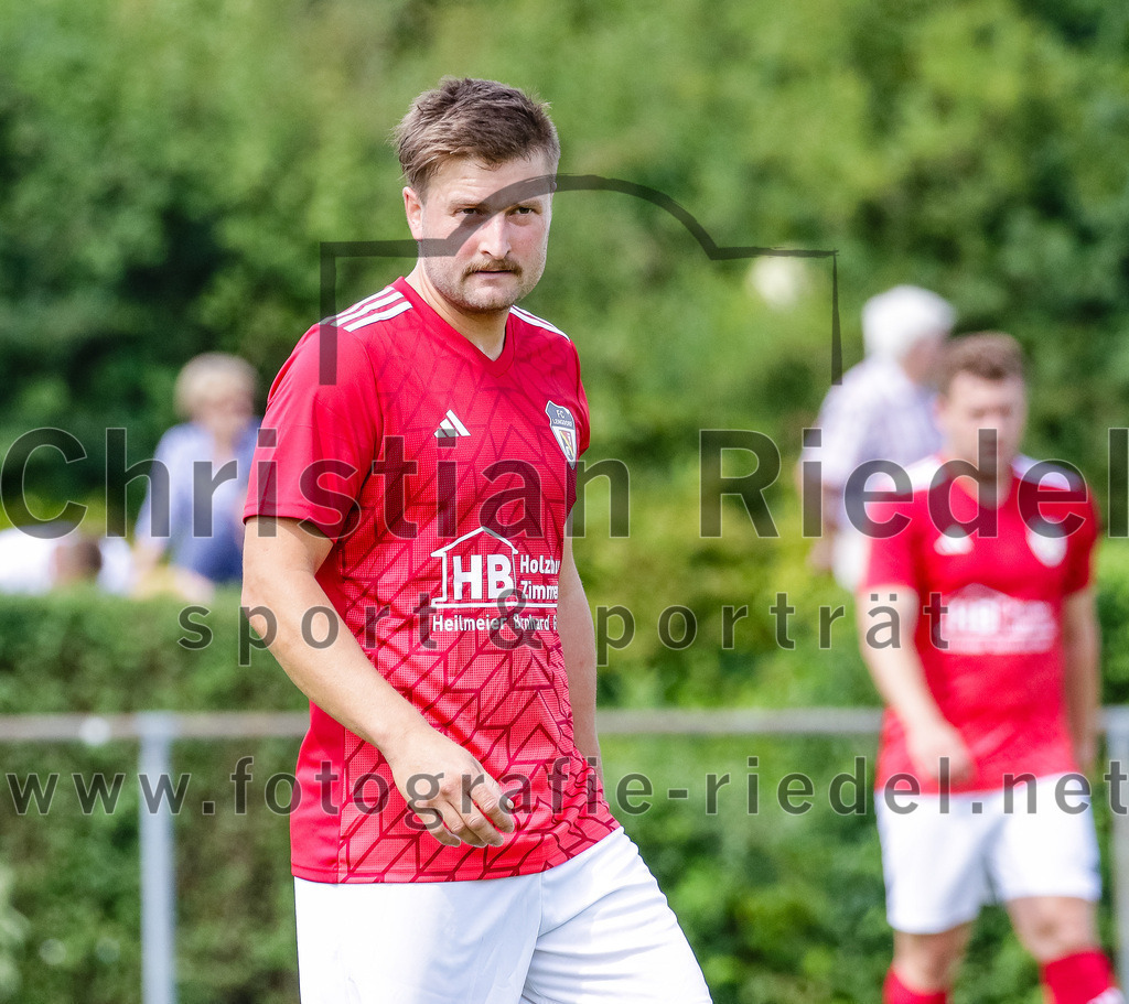 2023-07-30_036_FC_Lengdorf_gegen_SpVgg_Altenerding | Lengdorf, Deutschland, 30.07.2023:
Fußball, Kreisliga 2023 / 2024, 1. Spieltag, FC Lengdorf gegen SpVgg Altenerding, Endergebnis: 1:1

Martin Lechner (FC Lengdorf, #11)

Foto: Christian Riedel / fotografie-riedel.net