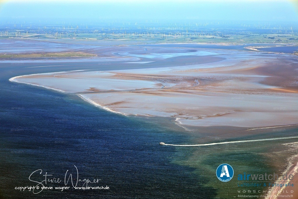 Halligen-Inseln-Weltnaturerbe-Wattenmeer-Mai-23-airwatch-wagner-240A3256 | Entdecken Sie atemberaubende Luftbilder und Fotografien auf airwatch.de - Tauchen Sie ein in eine Welt voller faszinierender Aufnahmen aus der Vogelperspektive.