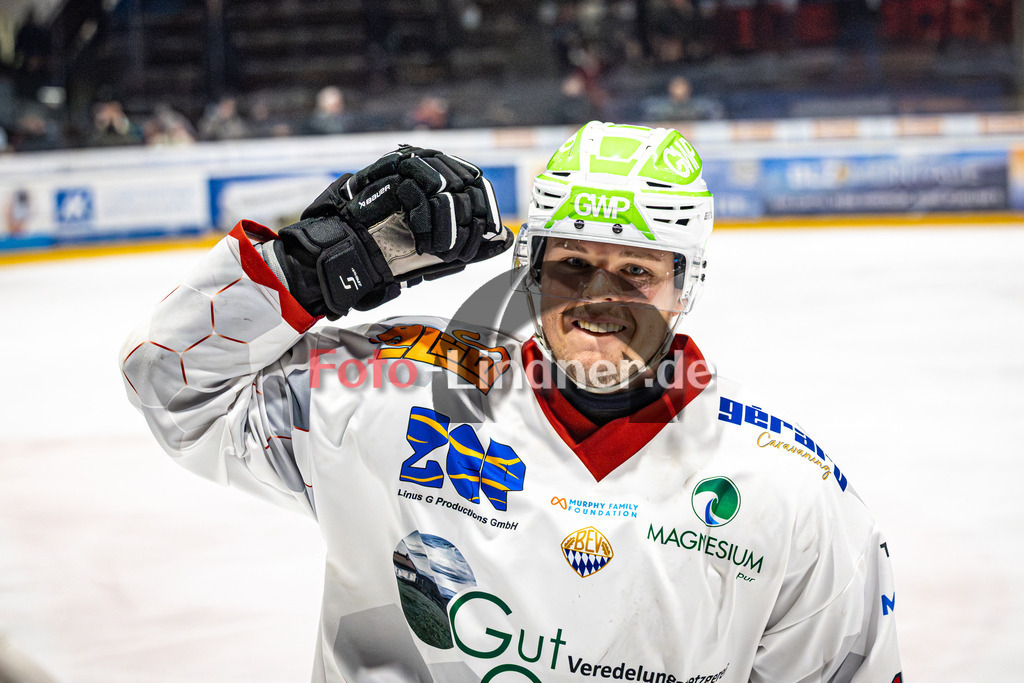 EHC Waldkraiburg LÖWEN gegen Peißenberg MINERS | Eishockey Bayernliga 2025/26 Pre-Playoff Spiel 3, EHC Waldkraiburg LÖWEN gegen Peißenberg MINERS, 20260203,Florian HÖFLER (MINERS 14) jubelt, Juberl nach Tor,2026-02-03 in Waldkraiburg (Raiffeisen Arena), Florian HÖFLER (MINERS 14)Copyright: WolfgangxLindner www.foto-lindner.de