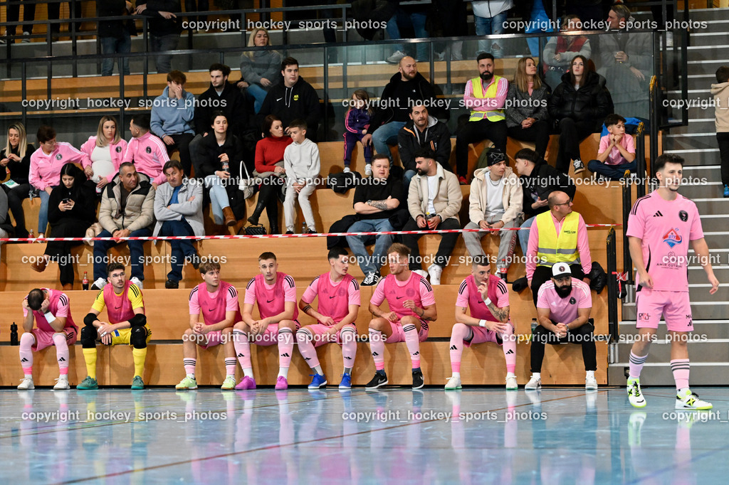 Carinthia Flamengo Futsal Club vs. Futsal Klagenfurt | Spielerbank Carinthia Flamengo, Besucher Ballspielhalle Viktring, #17 Hasan Kupinic Carinthia Flamengo, Headcoach Carinthia Flamengo Ugur Koc, #24 Zoran Vukovic Carinthia Flamengo, #44 Miha Kostanjsek Carinthia Flamengo, Carinthia Flamengo Futsal Club vs. Futsal Klagenfurt, Carinthia Flamengo Futsal Club vs. Futsal Klagenfurt am 01.12.2024 in Klagenfurt (Ballspielhalle Viktring), Austria, (Photo by Bernd Stefan)