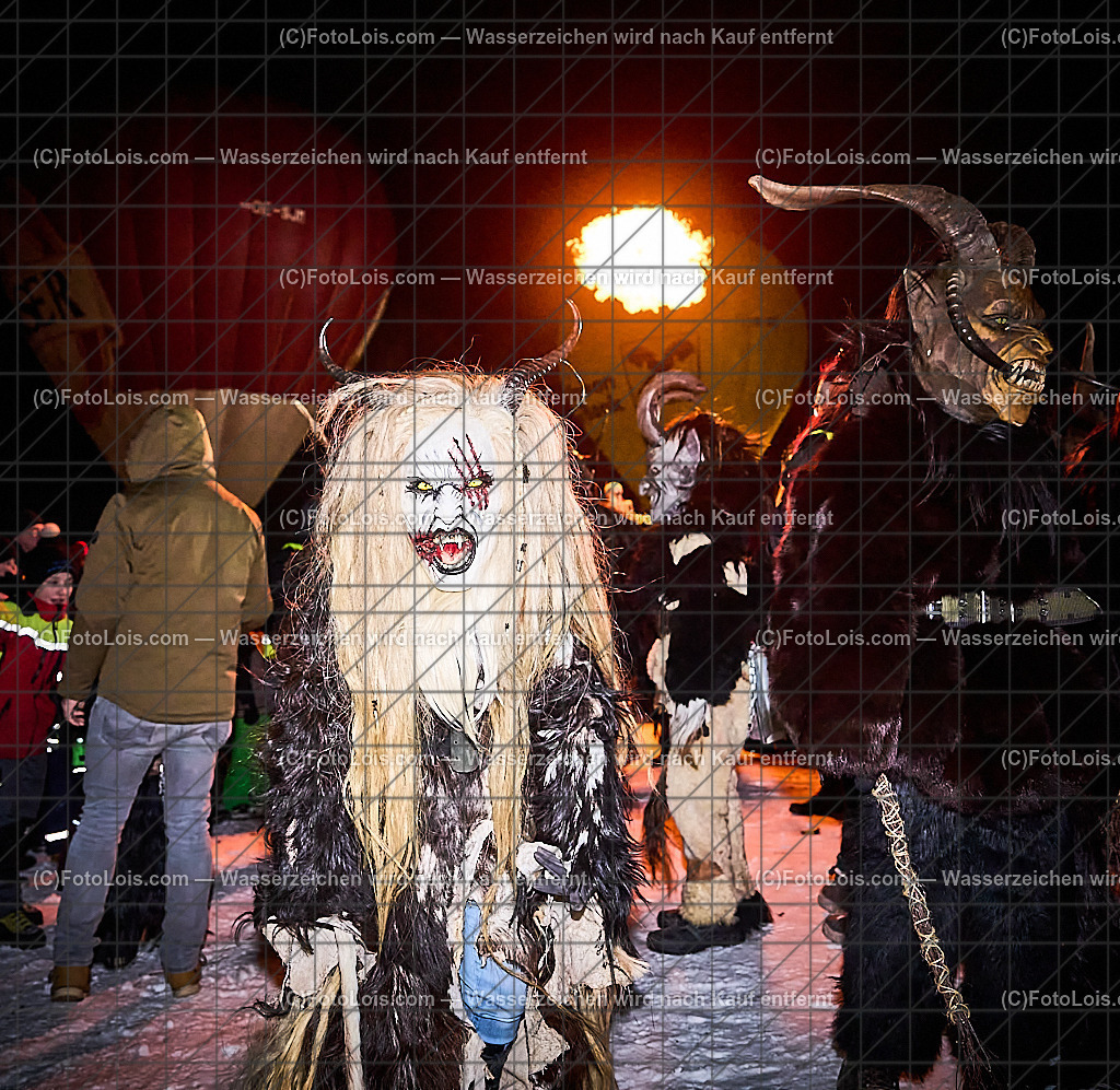 _ALP8374_NACHTderBALLONE_Lackenhof_Gaminger Oetscherteufel | ... mit dem Ballonsportclub Ötscherland aus Wieselburg, der Bergrettung Lackenhof mit einer Schauübung, der Perchtengruppe 'Gaminger Ötscherteufeln' und dem Musikverein Lackenhof, die Ballonfahrer spendeten ihre Gage in diesem Jahr dem schwer verunglückten Gerald Bernreiter alias 'KLEX' der erst nach der ReHa und einem Umbau seines Hauses in Lackenhof frühestens im Mai 2026 wieder nach Hause kommen kann, So 28. Dezember 2025.