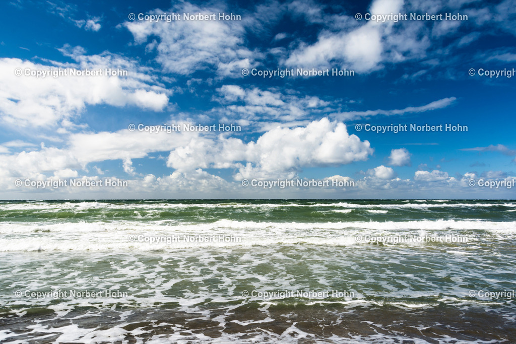 Reisefotografie - Deutschland - Fischland-Darß | Wogendes Meer an der Westkueste von Prerow. - Realisiert mit Pictrs.com