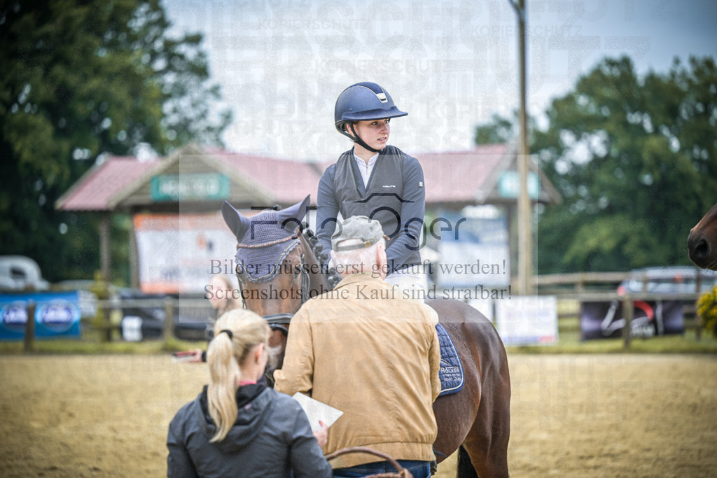 DOS_4216 | Entdecke hochwertige Reitturnierfotos von Foto Oger. Professionell, emotional und authentisch – jetzt Lieblingsmomente im Shop bestellen.Deutschlandweite Turnierfotografie. - Realisiert mit Pictrs.com