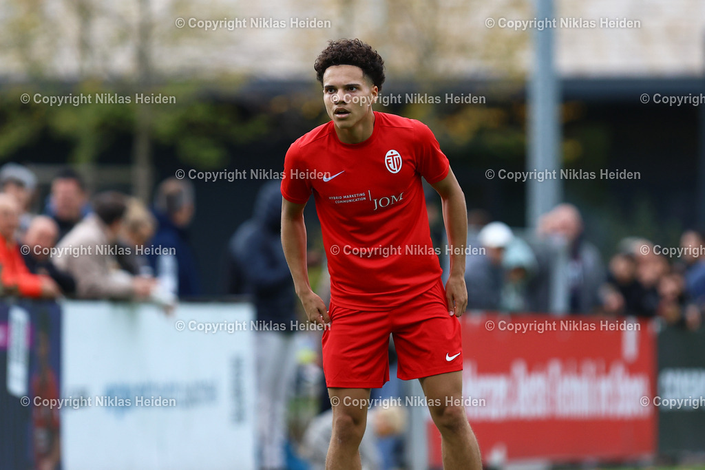 NH_EimsbüttelerTVU19_Altona93U19_RegionalligaNord_11102025 | #25 Lennox Charles Akeem Kirstan (Eimsbütteler TV U19)Fußball I Junioren I A-Junioren Regionalliga Nord I Saison 2025-2026  I 7. Spieltag I Eimsbütteler TV U19 - Altona 93 I 11.10.2025 I Sportzentrum Hoheluft