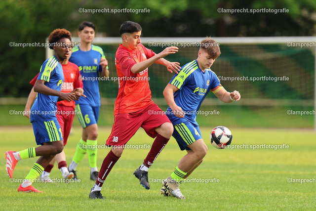 Fußball I Junioren I Kreispokal Lübeck I Finale I JSG Concordia Lübeck - TSV Siems I 09.06.2025.177 | v.l. Fikri Ercan (38, TSV Siems), Niclas Tiessen (4, JSG Concordia Lübeck) - Realisiert mit Pictrs.com
