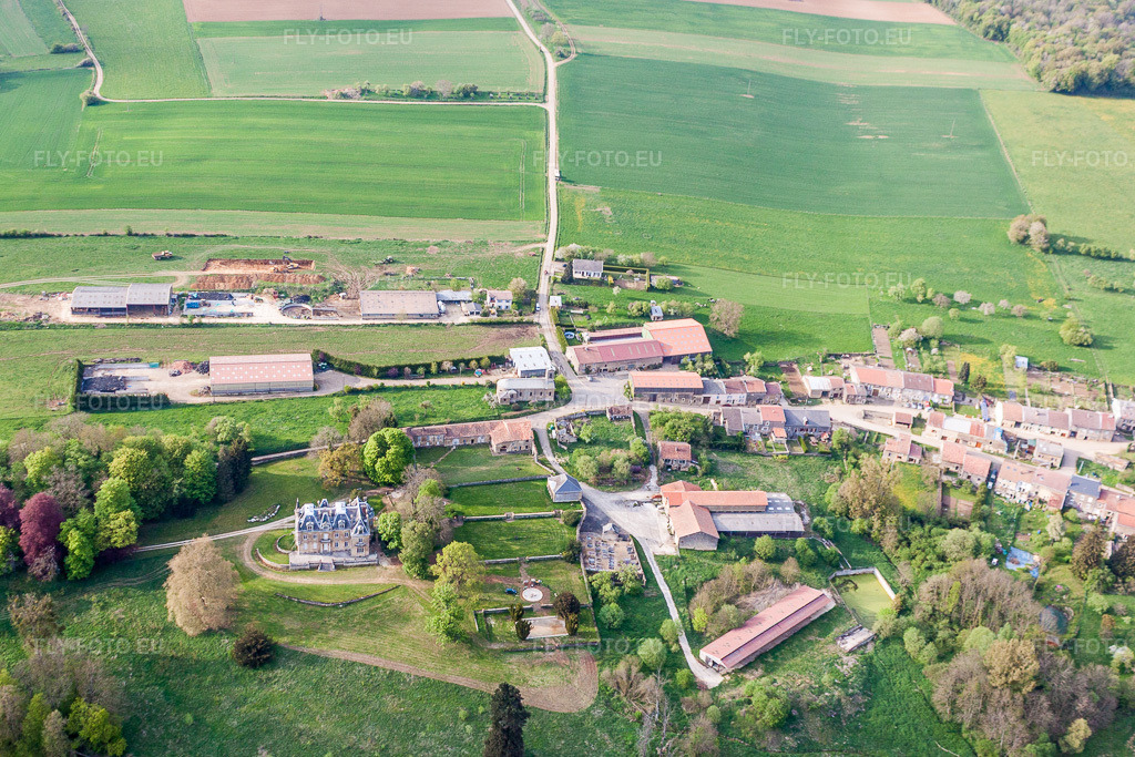 Vue aérienne: Fresnois à Montmédy dans le département Meuse, France. Photo: IMG_39774.jpg prise le 16/04/2011 par Werner Riehm/FLY-FOTO.eu – Résolution de l'original: 4496 x 2997 px