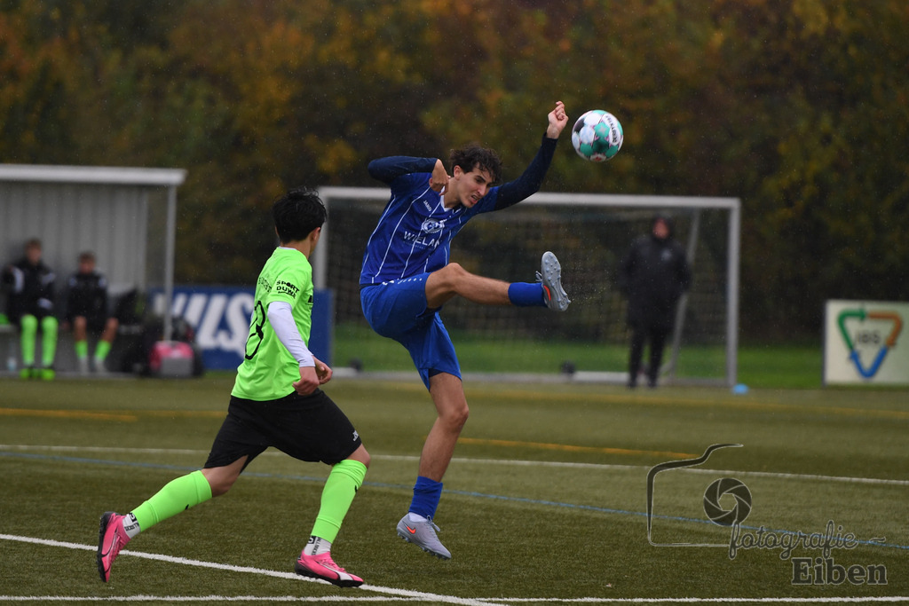 FC Rastede-JFV Edewecht | B-Jugend Landesliga QR1; FC Rastede (blau)-JFV Edewecht (grün) am 01.11.2025 in Rastede (Sportanlage Köttersweg), Photo: Philip Eiben 2025 - Realisiert mit Pictrs.com