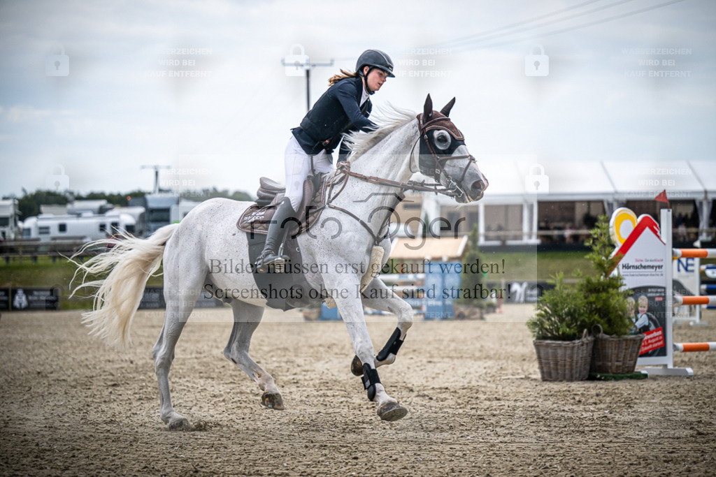 DOS_6611 | Entdecke hochwertige Reitturnierfotos von Foto Oger. Professionell, emotional und authentisch – jetzt Lieblingsmomente im Shop bestellen. - Realisiert mit Pictrs.com