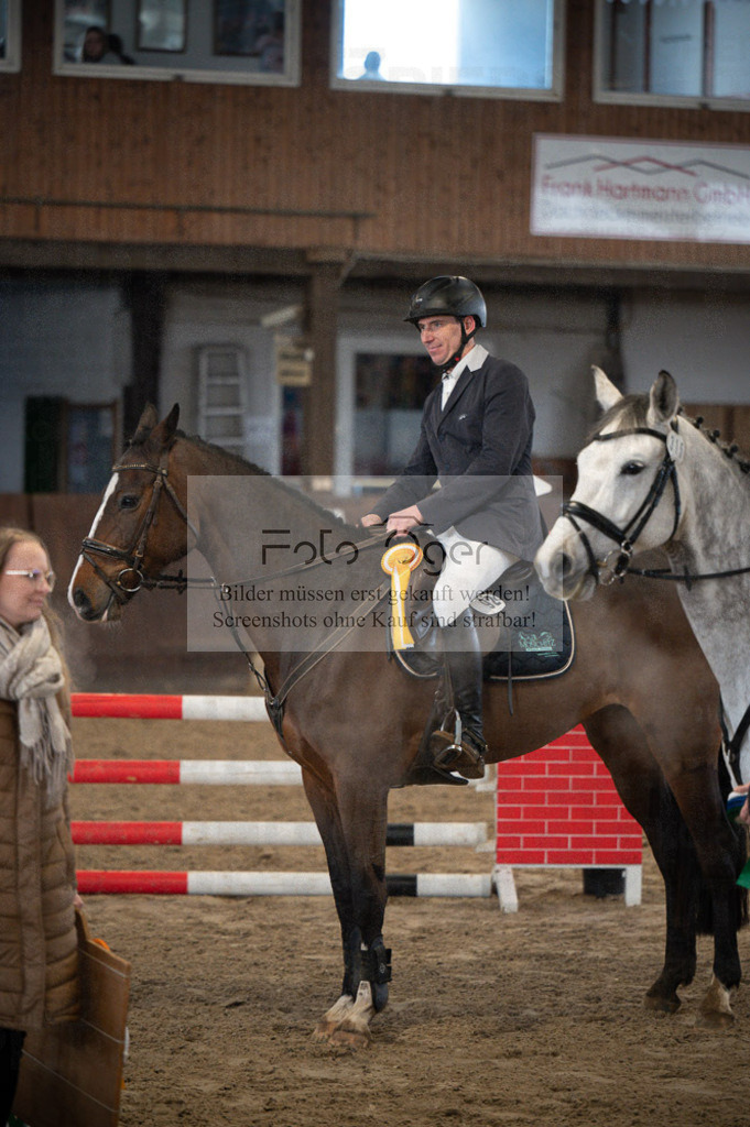 Hallenreittunier Voxtrup 2023 | Entdecke hochwertige Reitturnierfotos von Foto Oger. Professionell, emotional und authentisch – jetzt Lieblingsmomente im Shop bestellen.Deutschlandweite Turnierfotografie. - Realisiert mit Pictrs.com