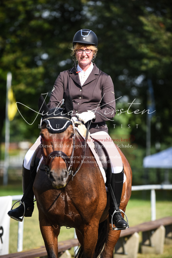 DSC_3101 | Pferde- und Turnierfotografie in Westsachsen. Pferdeportraits, Auftragszeichnungen und intuitive Kunst.