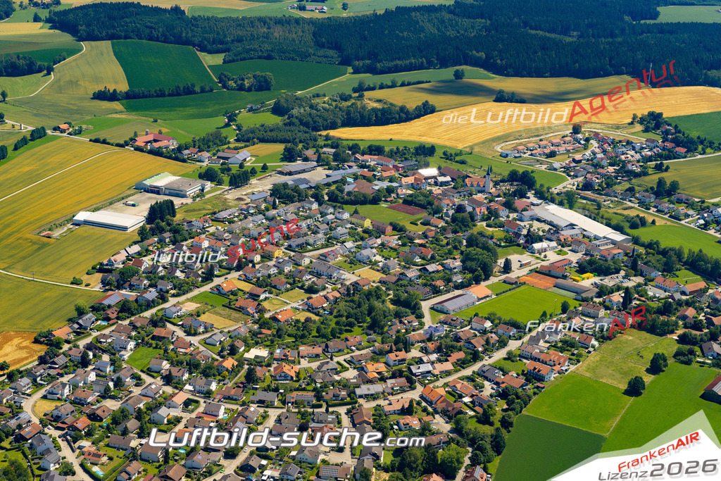 Aktuelles Luftbild von  Bodenkirchen - Die Luftaufnahme wurde 2022 mittels UL-Flugzeug erstellt ( keine Drohne ) - hochauflösende Kamera-Systeme von  Canon -Beste Qualität - Für grossformatige Ausdrucke geeignet. Die Geschenkidee !