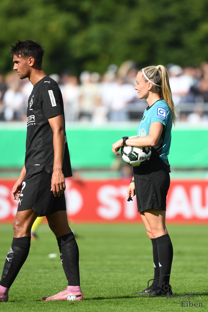 SV Atlas-Delmenhorst-Borussia Mönchengladbach | DFB-Pokal 1. Runde;SV Atlas Delmenhorst (gelb)-Borussia Mönchengladbach (schwarz) am 17.08.2025 in Oldenburg (Marschweg-Stadion), Photo: Philip Eiben 2025 - Realisiert mit Pictrs.com