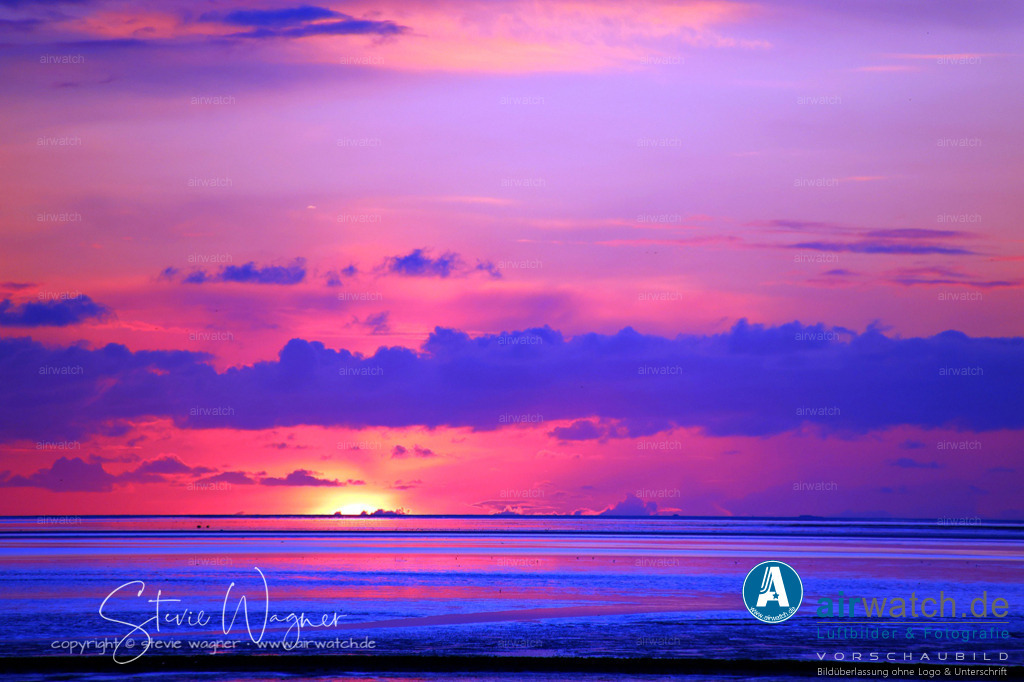 Nordsee, Nordfriesland, Beltringharderkoog, Luettmoorsee, Holmer Siel | Nordsee Sonnenuntergang Wattenmeer - Der Sonnenuntergang über dem Wattenmeer ist ein spektakulärer Anblick, der oft bei Ebbe bestaunt wird. Hier sind einige Orte, an denen Sie den Sonnenuntergang über dem Wattenmeer erleben können: Beltringharderkoog, Luettmoorsee, Holmer Siel