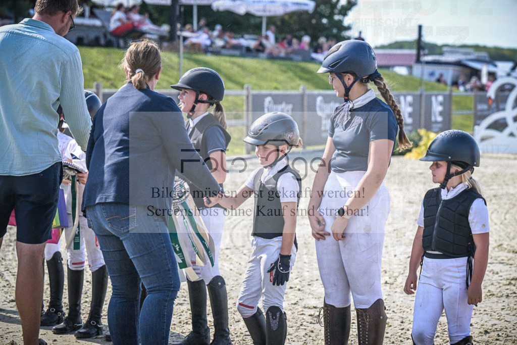 DOS_0029 | Entdecke hochwertige Reitturnierfotos von Foto Oger. Professionell, emotional und authentisch – jetzt Lieblingsmomente im Shop bestellen.Deutschlandweite Turnierfotografie. - Realisiert mit Pictrs.com