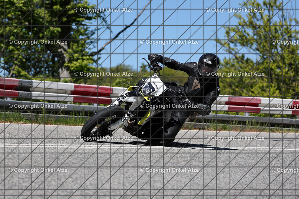 IMG_9643 | Fotograf am Kyffhäuser. Onkel Atze. Kyffhäuser Rennstrecke. Café36. Motorsportfotografie. - Realisiert mit Pictrs.com