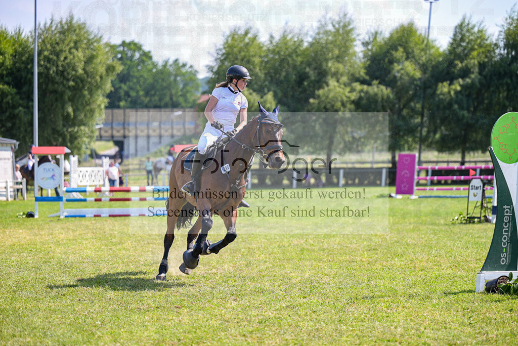 Reitturnier Voxtrup | Entdecke hochwertige Reitturnierfotos von Foto Oger. Professionell, emotional und authentisch – jetzt Lieblingsmomente im Shop bestellen.Deutschlandweite Turnierfotografie. - Realisiert mit Pictrs.com