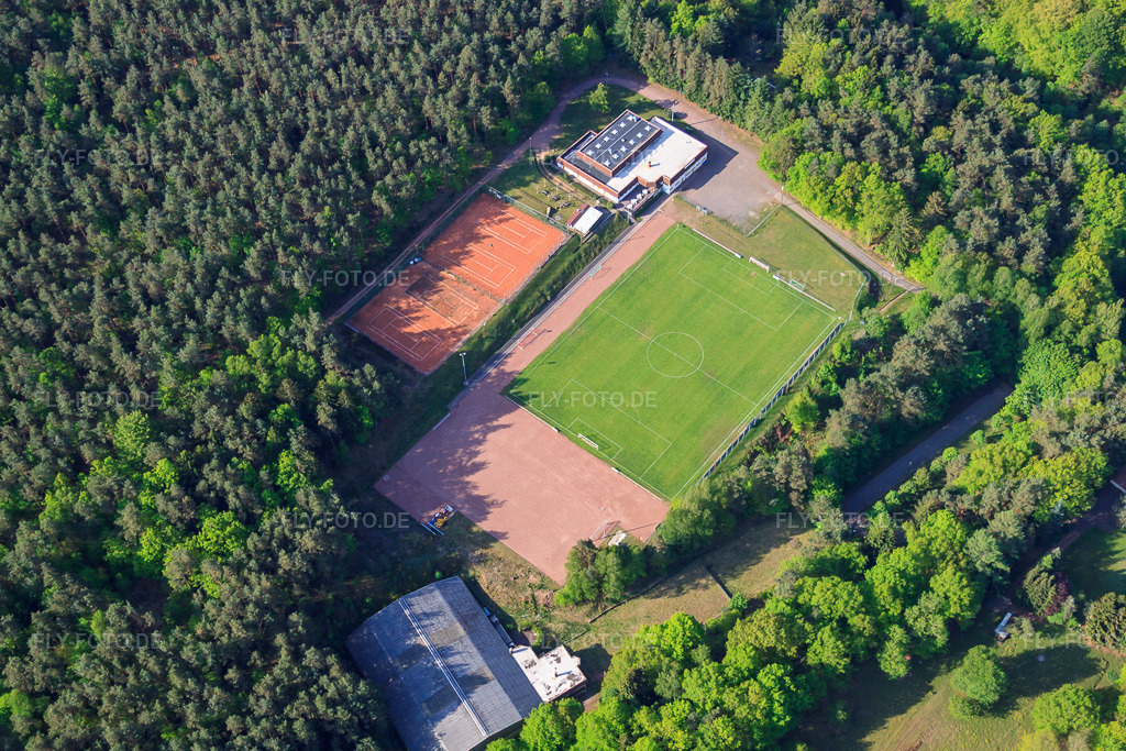 Luftbild: Eppenbrunn, Sportplatz in Eppenbrunn im Bundesland Rheinland-Pfalz in Deutschland. Foto: IMG_40893(40755).jpg vom 08.05.2011 durch Werner Riehm/FLY-FOTO.de