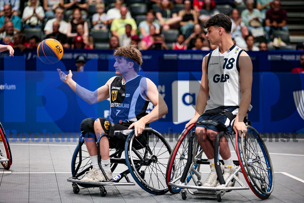 SES_TTG3X320250718-2759 | bond - Realisiert mit Pictrs.com