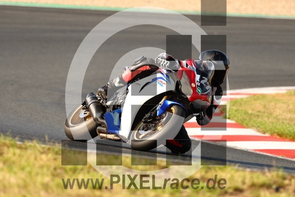 0127-20250720_14402 | Schöne Erinnerungen an spannende Momente - das festzuhalten ist unser Job. PIXELrace.de ist seit 2003 auf den Rennstrecken Europas unterwegs um die Action draußen beim Fahren und die wunderbare Stimmung imm Fahrerlager für euch einzufangen.