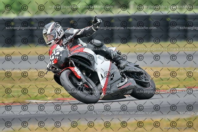 25bt05-1643 | markuskiefer.com - Realisiert mit Pictrs.com