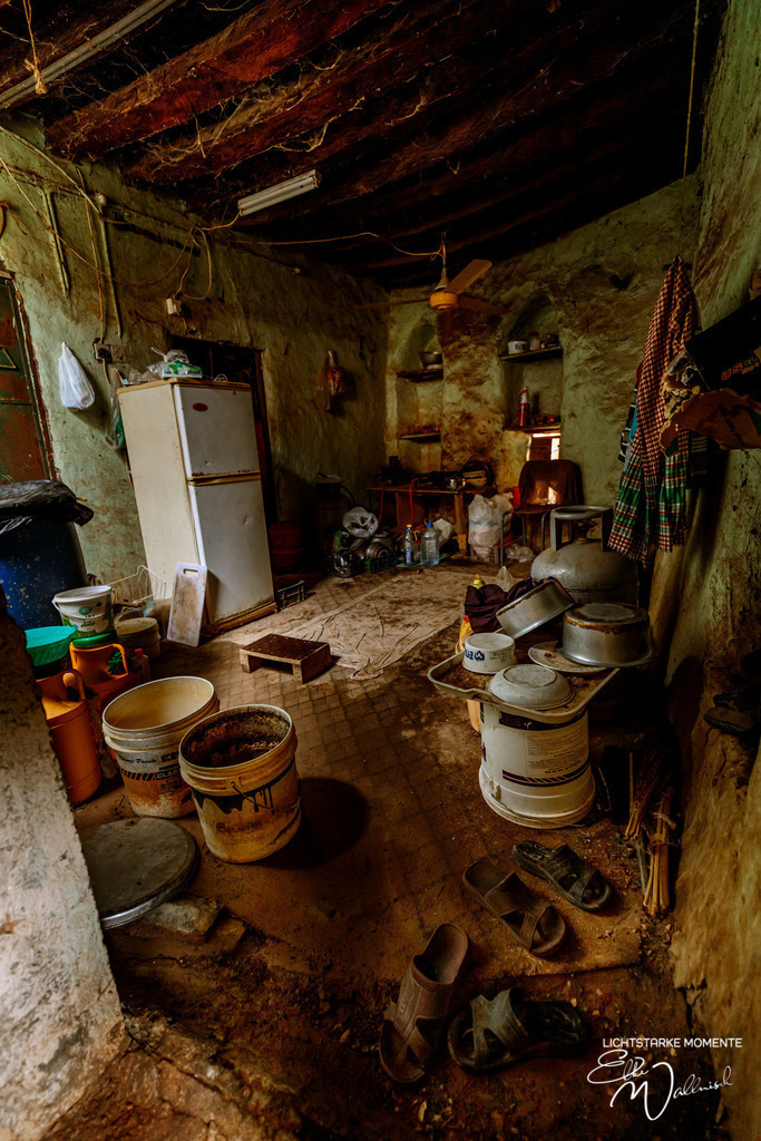 Bergdorf Misfah, Oman | Herzlich willkommen auf meiner Seite! Ich bin Elke Wallnisch, Deine Fotografin für lichtstarke Momente. Der Name steht für alles, was mich mit der Fotografie verbindet: Das Licht und seine machtvolle Wirkung auf eine Situation oder unsere Stimmung - Realisiert mit Pictrs.com