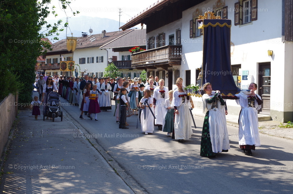 IMGP3813 | fotografiert von Axel PollmannLeonhardi Wallfahrt Benediktbeuern und Murnau, Fronleichnam, Fasching, Landschaft im Loisachtal und Benediktbeuern  - Realisiert mit Pictrs.com