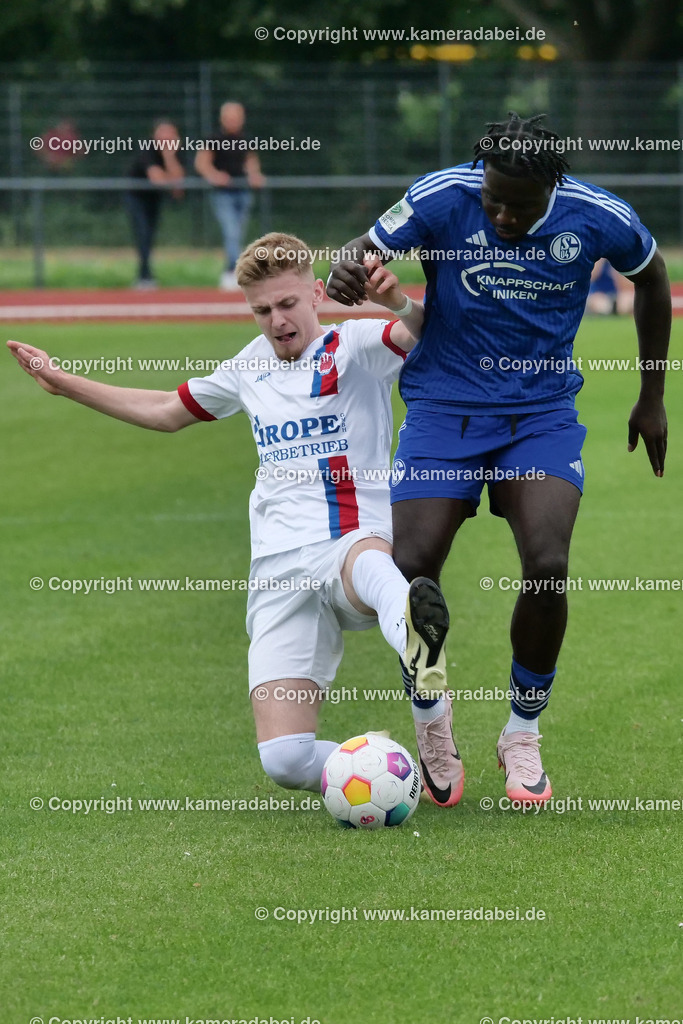 Fußball : Testspiel : SuS 09 Dinslaken - Schalke 04 U 19 am 25.07.2024 | Foto : Jochen Emde / www.kameradabei.de - Realisiert mit Pictrs.com