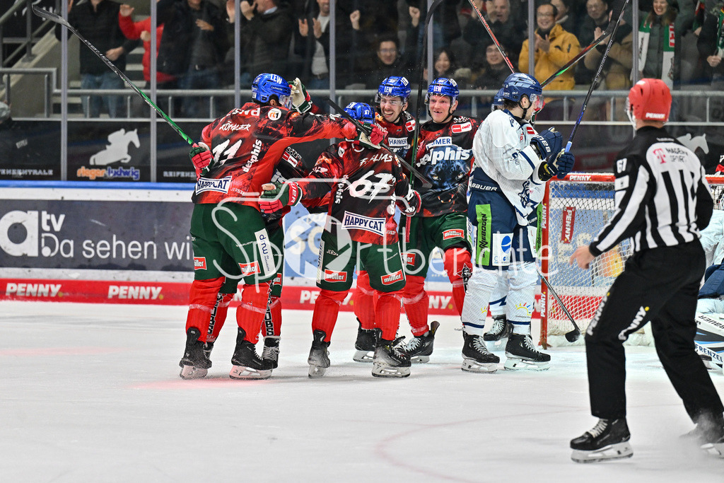 Augsburger Panther - Straubing Tigers | Jubel der Panther nach dem Treffer zum 2-0  durch Alexander OBLINGER (Augsburger Panther #50) / Torschuetze / Freude / Happy / Tor / DEL: Augsburger Panther - Straubing Tigers, Curt Frenzel Stadion am 29.11.2024