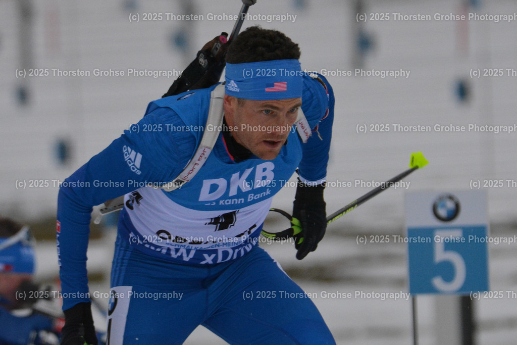 IBU WC Biathlon Oberhof 2018 | BURKE Tim (USA) verlaesst den Schiessstand; IBU WC Biathlon Oberhof 2018, 12,5 km Verfolgung der Männer am 06.01.2018 in der DKB Ski Arena in Oberhof, (Deutschland) - Realisiert mit Pictrs.com