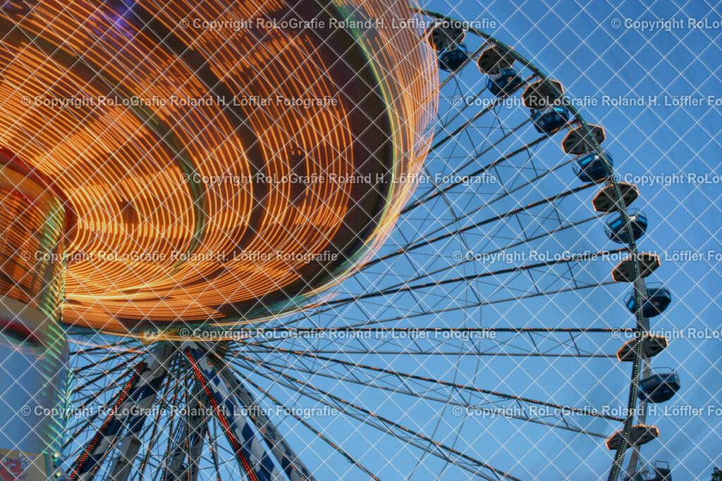 Karussell-weiss | Wandfotos und Wandbilder für Büro, Kanzlei, Praxis und Unternehmen in höchster Qualität. Verfügbar als Jahreskalender, Holzdruck, Leinwand, Forex-Fotodruck, Alu-Dibond, Acrylglas, Akustikbilder. - Realisiert mit Pictrs.com