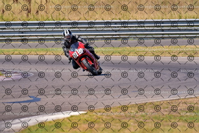 26bt05-0614 | markuskiefer.com - Realisiert mit Pictrs.com