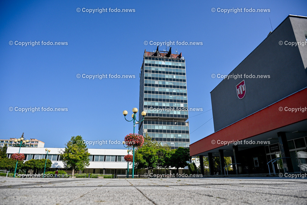 Slowakei_ Trenciansky kraj_ Povazska Bystrica_ 26.08.2024-21 | 26.08.2024, Slowakei, SVK, Trenciansky kraj, Povazska Bystrica, im Bild Stadt in der Nordwestslowakei, Stadtansichten, Gebaeude, Architektur, Turm, Bruecke, Bahnhof, Zentrum, Prior, Kaufhaus, Park, Strassen, Haeuser, Infrastruktur, kommunistische Symbolik, Denkmaeler, Kultur