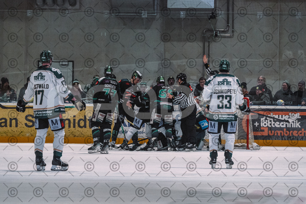 Alligators_vs_Erding_01_02_2026-52 | Höchstadt Alligators Fotogalerie: Eishockey-Action aus Franken. Professionelle Spielfotos, Portraits & Stadionbilder zum Download. Jetzt entdecken! - Realisiert mit Pictrs.com