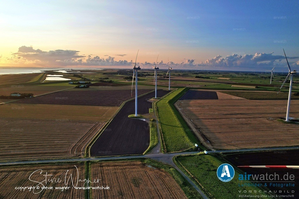 Windpark Gemeinde Reussenkoege in Nordfriesland - Luftbild | Entdecken Sie atemberaubende Luftbilder und Fotografien auf airwatch.de - Tauchen Sie ein in eine Welt voller faszinierender Aufnahmen aus der Vogelperspektive.