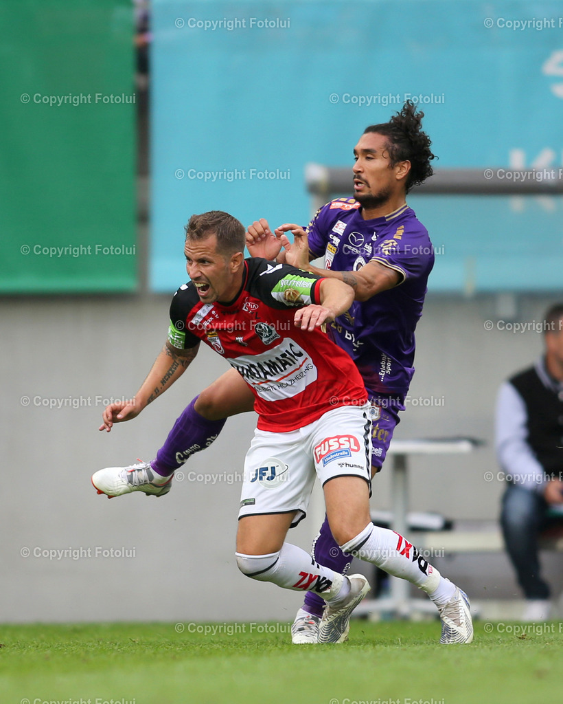 A_LUI_130822_0008 | SPORT,FUSSBALL,ADMIRAL BUNDESLIGA AUSTRIA KLAGENFURT-SV GUNTAMATIC RIED 14.08.2022 IM BILD: MAXIMILLIANO MOREIRA (KLAGENFURT) UND STEFAN NUTZ (RIED FOTO: FOTOLUI/MARIO WIMMER