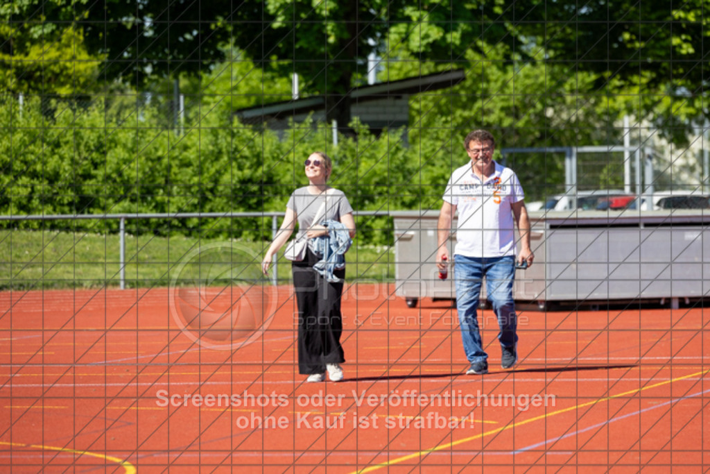 20250501_105708_0303 | #,1.FC Donzdorf II (rot) vs.1.Göppinger SV (weiß), Fussball, Frauen-Bezirkspokal Halbfinale Saison 2024/2025, Rasenplatz Lautertal Stadion, Süßener Straße 16, 73072 Donzdorf, 01.05.2025 - 10:30 Uhr,Foto: PhotoPeet-Sportfotografie/Peter Harich