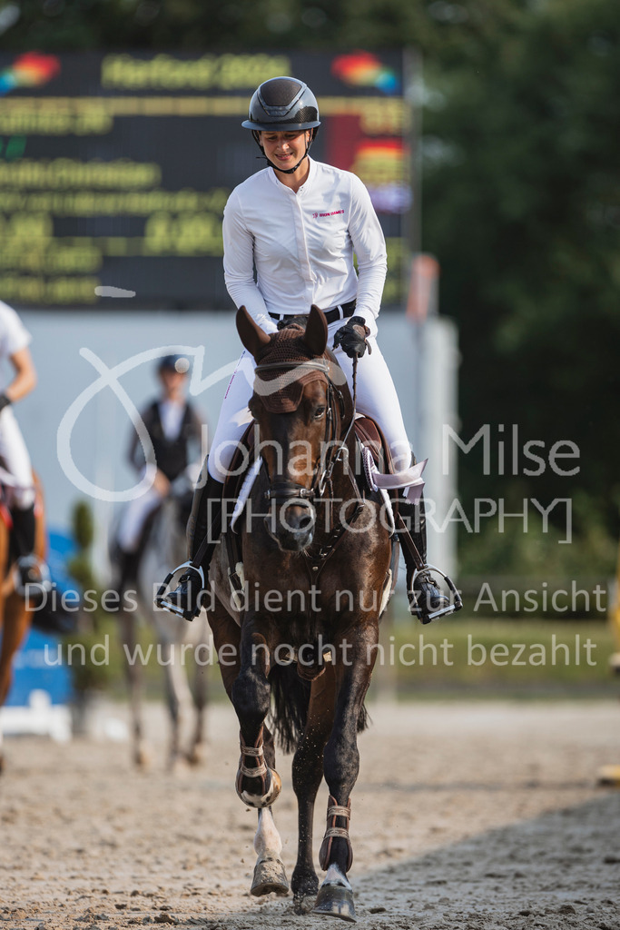 240627_LüPfSpTa_SprPf-M-266 | Deine schönsten Turniermomente als professionelle Fotos! Entdecke hochwertige Pferdesport-Fotografie im Online-Shop. Jetzt Fotos finden & bestellen!