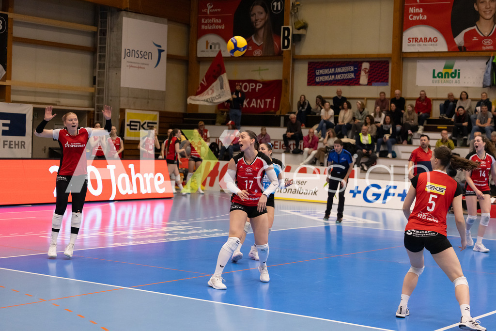 Volleyball I Frauen I Saison 2025-2026 I Volleyball NLA | Women I 1/2 Finals I  VC Kanti Schaffhausen - Sm'Aesch Pfeffingen I 18.03.2026 | Hochwertige Sportfotos kaufen & lizenzieren für Medien, Vereine, Agenturen & Sportler:innen. Entdecke professionelle Sportfotografie im Bildshop von Alexander Franzen. - Realisiert mit Pictrs.com