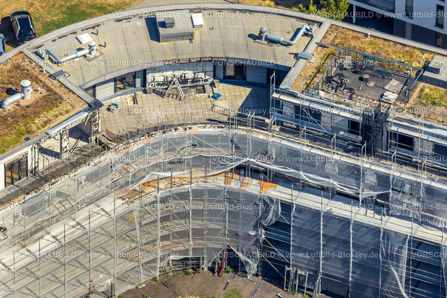Essen220807456 | Luftbild, Renovierung nach Großbrand im Wohnhaus Grüne Mitte, verkleidete Fassade, Westviertel, Essen, Ruhrgebiet, Nordrhein-Westfalen, Deutschland