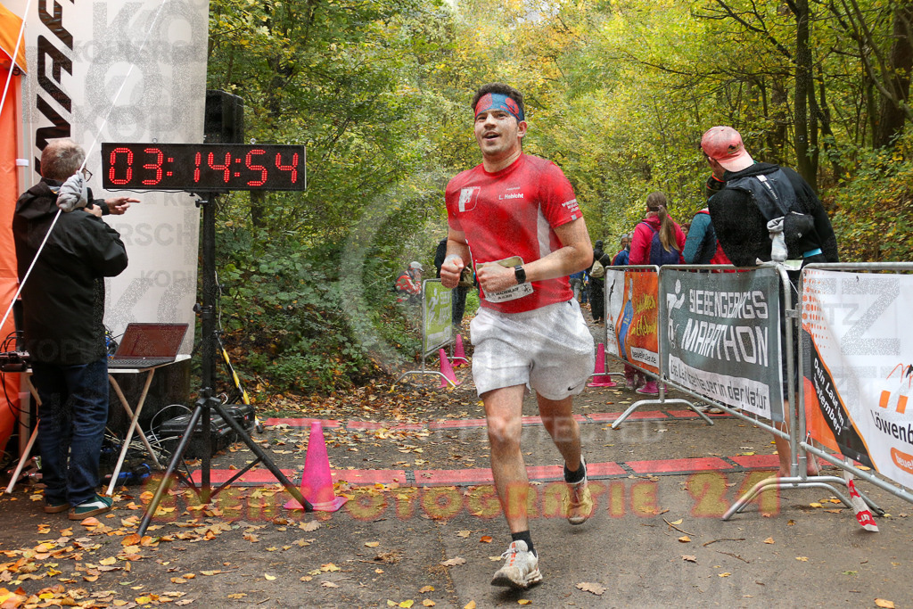 251026_1316_EX1_3058 | Sportfotografie im Rhein-Sieg Kreis, Köln, Bonn, NRW, Rheinland Pfalz, Hessen, etc. Unser Tätigkeitsfeld umfasst den Laufsport vom Volkslauf über den Marathon, Duathlon, Triathon bis zum Ultralauf wie Kölnpfad Ultra oder Schindertrail.